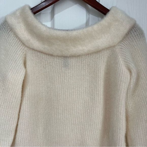 Divided cream color boat neck long sleeve crop sweater size medium - Picture 3 of 9